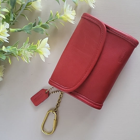Like new, Vintage COACH Red Multi-Function Leather Coin Purse